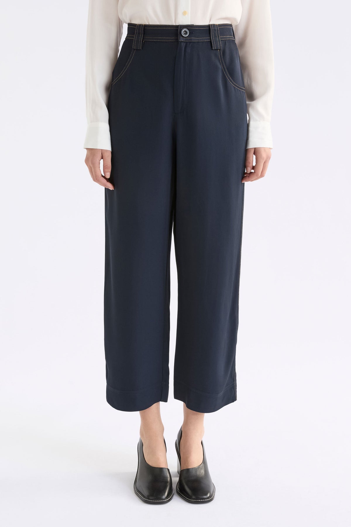 Hullu Mid Rise Contrast Top-Stitch Straight Leg Pant Model Front Crop | NAVY