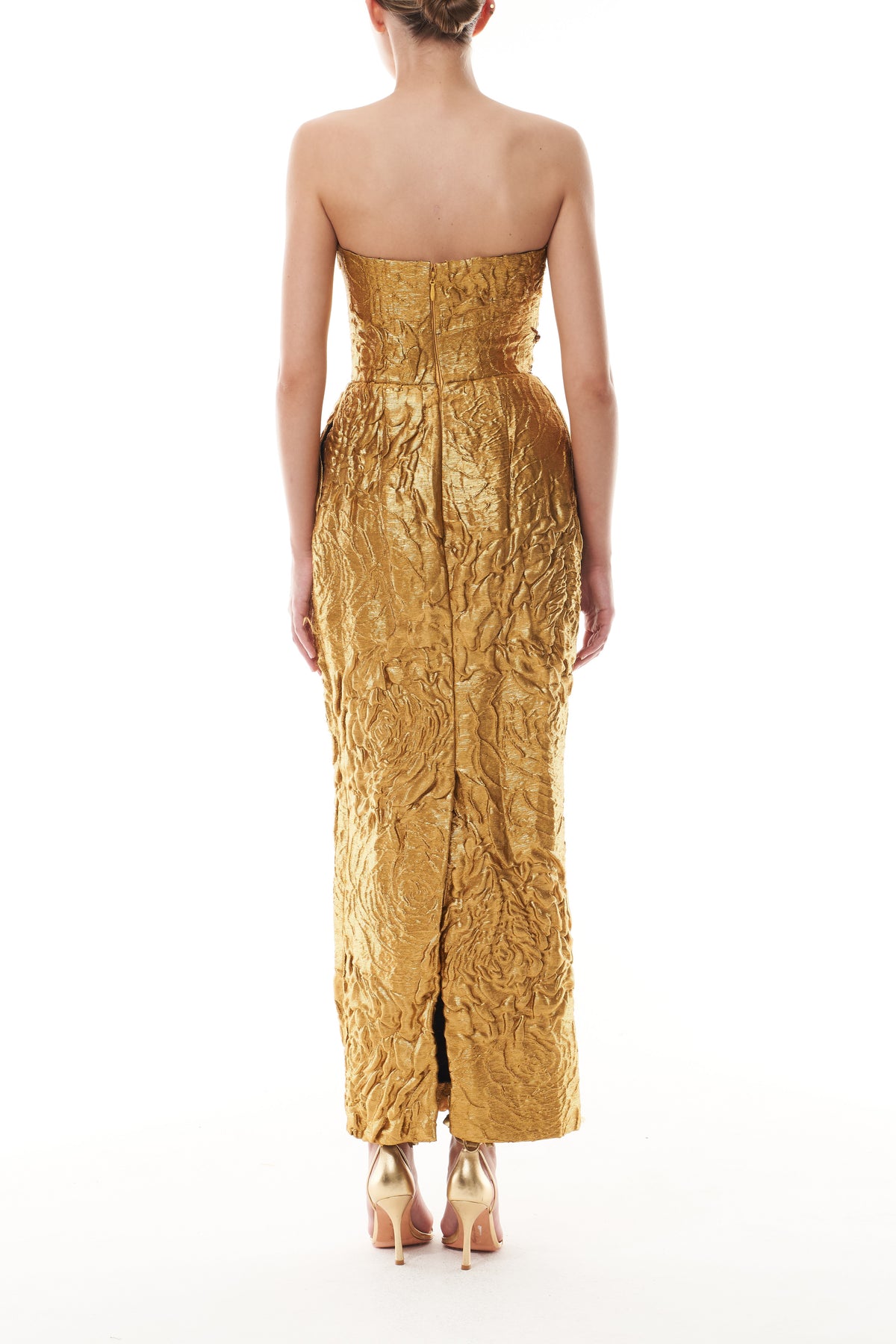 Monique Lhuillier Fall 2025 gold Lame Rose Jacquard strapless cocktail dress - back.