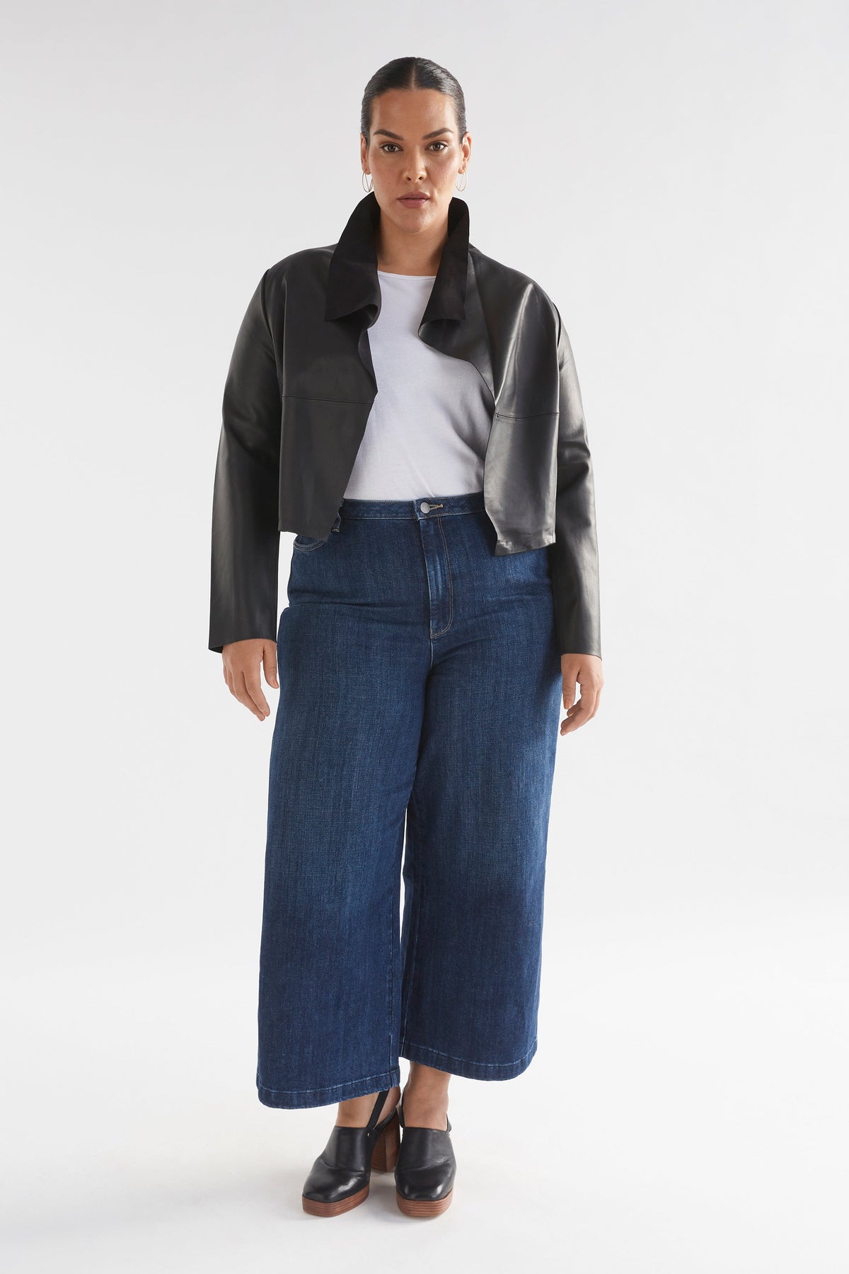 Fine Leather Lightweight Jacket Model Lauren Front Full Body | BLACK