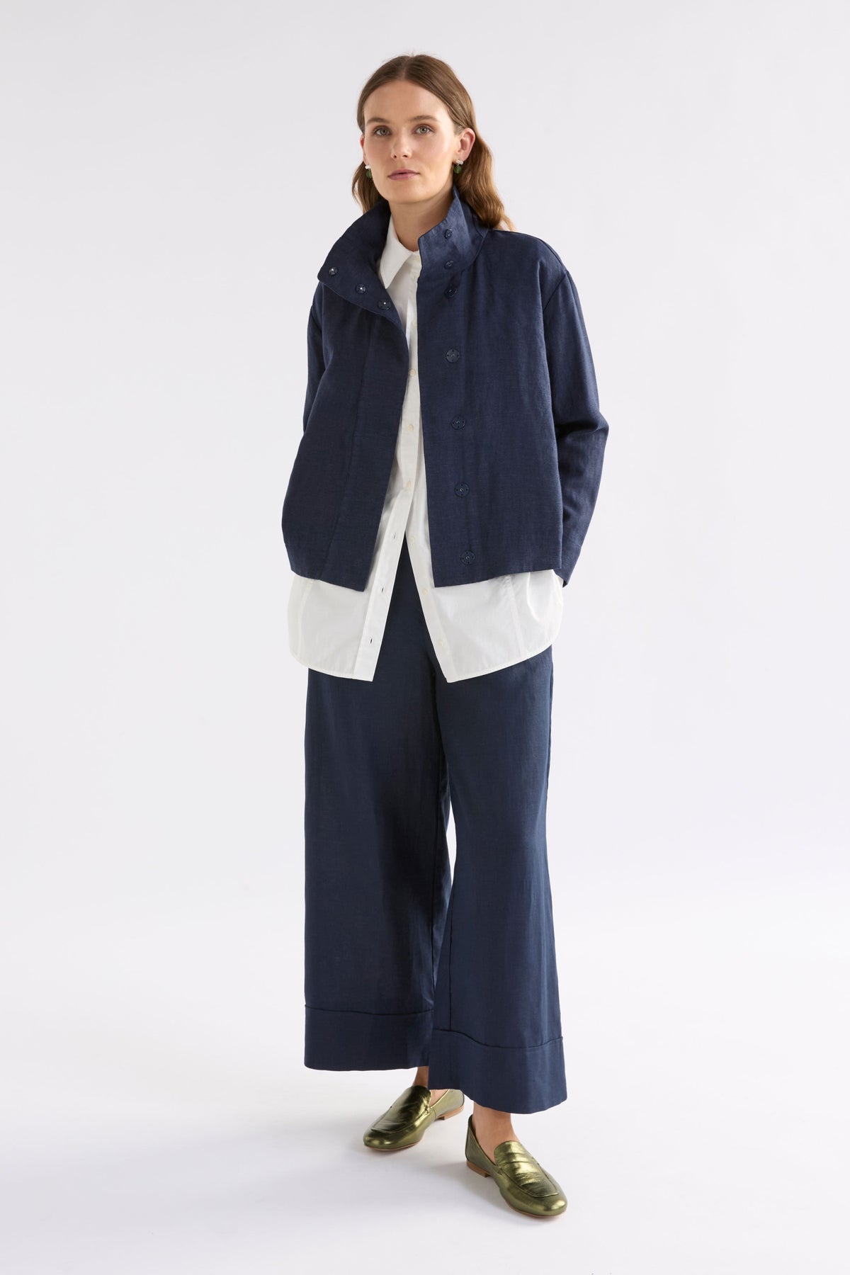 Hofer Funnel Neck Linen Snap Closure Short Jacket Model Front full Body | MOONLIGHT